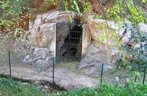 entrée grotte du Vallonnet