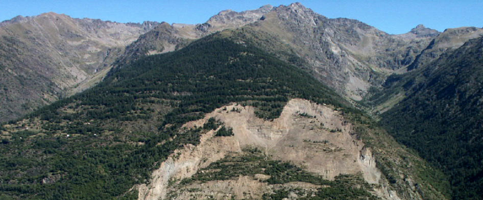 Flanc sud-ouest du Mont Ténibre situant le glissement de terrain de la Clapière © Observatoire des instabilités Gravitaires Géoazur