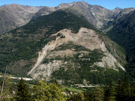 Flanc sud-ouest du Mont Ténibre situant le glissement de terrain de la Clapière © Observatoire des instabilités Gravitaires Géoazur