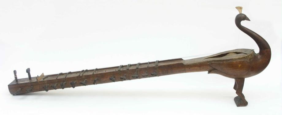 Mayouri, instrument à cordes indien en forme de paon – Legs Gautier © Ville de Nice