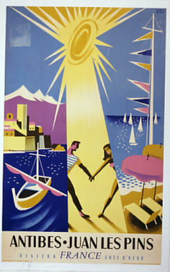 Un couple de vacanciers, l'été sous le soleil , entre la plage et le Fort Carré, affiche éditée par le syndicat d'initiative de Antibes Juan-les-Pins, (env.1935), © Conseil Général 06