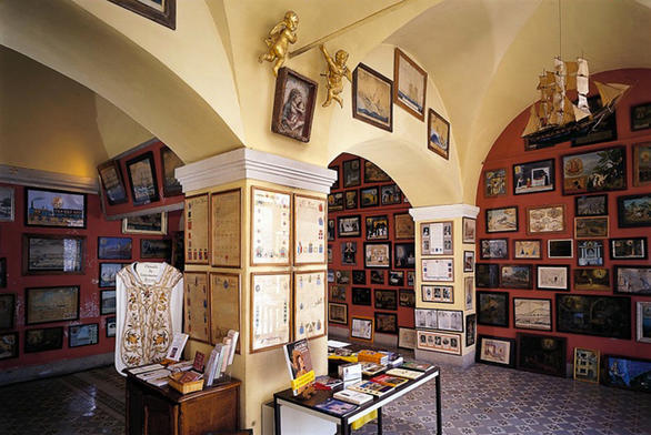 La salle Don Jacques Fighiera et ses ex-voto © Sanctuaire de Laghet