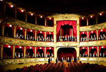 Salle à l'italienne avec ses trois niveaux de loges dont la loge royale © D. Jaussein/Opéra de Nice